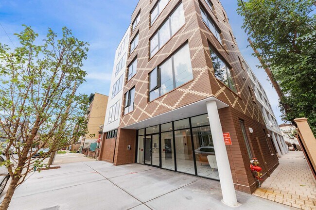 Building Photo - 28 Vroom St