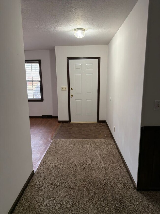 Building Photo - WOW! Look at this property ! You cant beat this price!