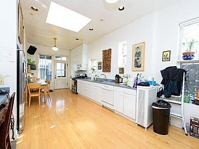 Building Photo - 539 W Fullerton Pky