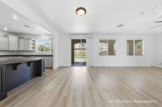 Building Photo - 956 Via Canale Dr