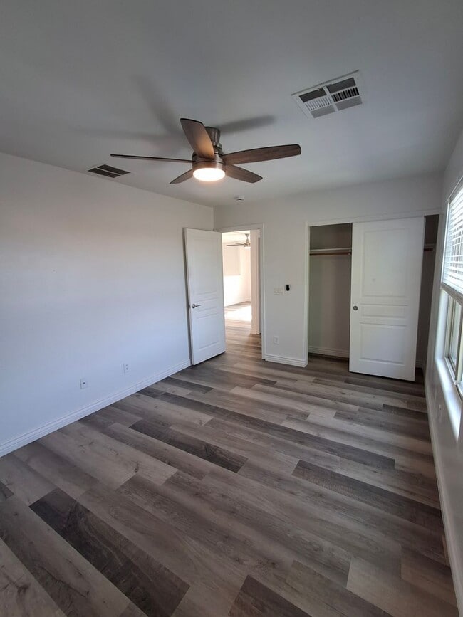 Building Photo - 1280 E Saddle Way