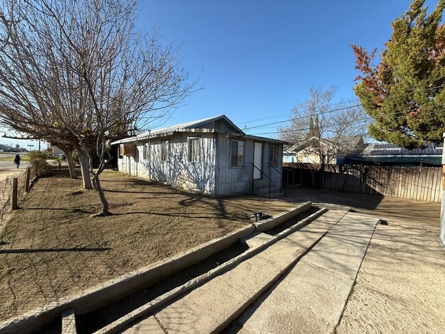 Building Photo - Fresh Paint!