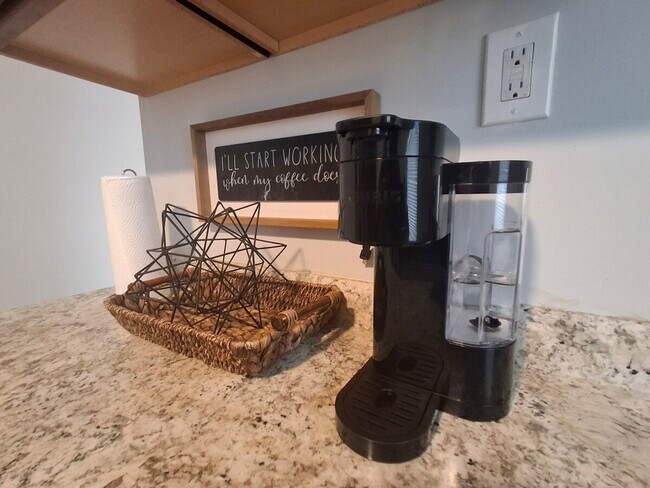 Building Photo - 474 Manton Ave