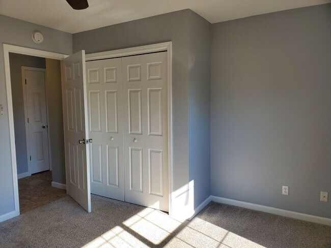 Building Photo - Maryville 37804 - 3 bedroom, 2 bedroom home - Call Karen Robertson (865) 454-7626