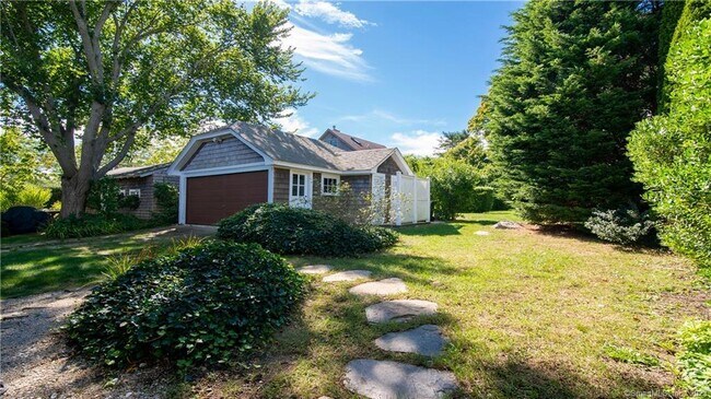 Building Photo - 106 E Shore Ave