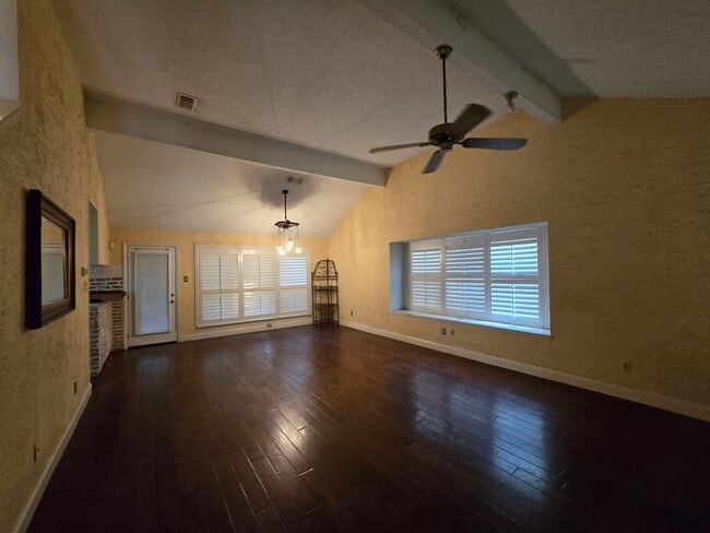 Building Photo - 10706 Lake Path Dr
