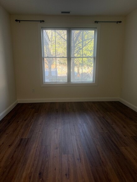 Building Photo - 5 Sally Sweet Way