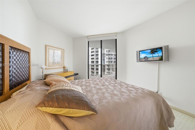 Building Photo - 3610 Yacht Club Dr