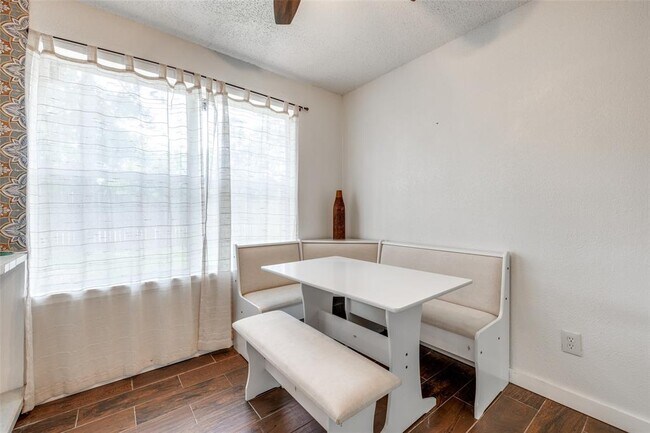 Building Photo - 11407 Rocky Mill Dr