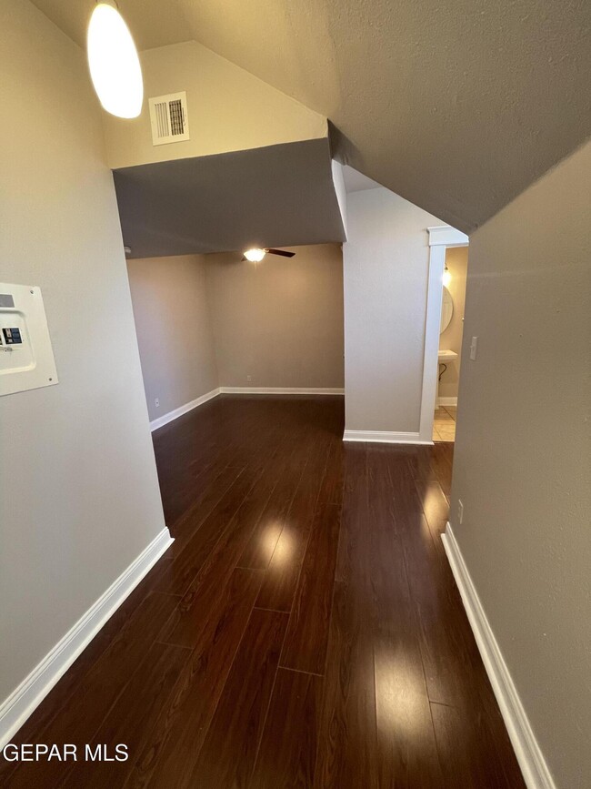 Building Photo - 521 W Missouri Ave