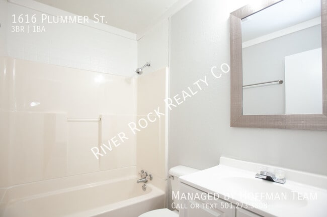 Building Photo - 1616 Plummer Street