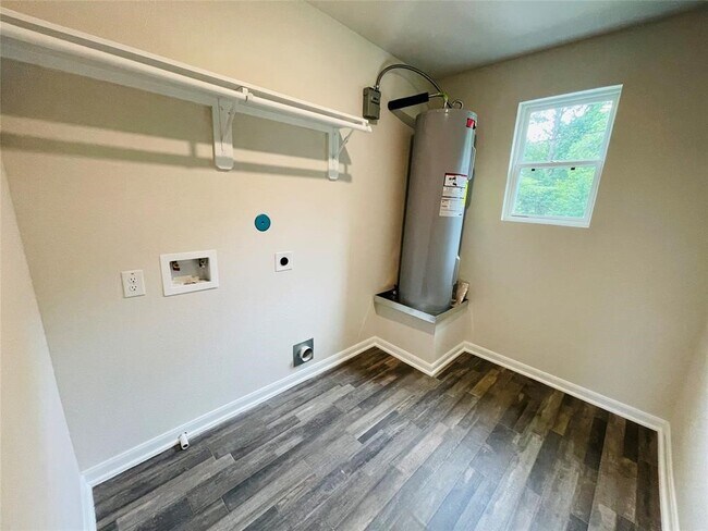 Building Photo - 203 Big Oak