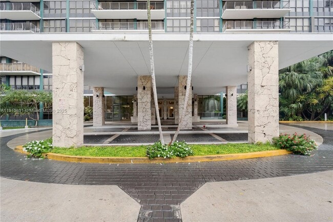 Building Photo - 780 NE 69th St