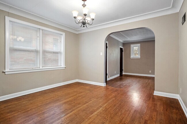 Building Photo - The Big Ol-eetha