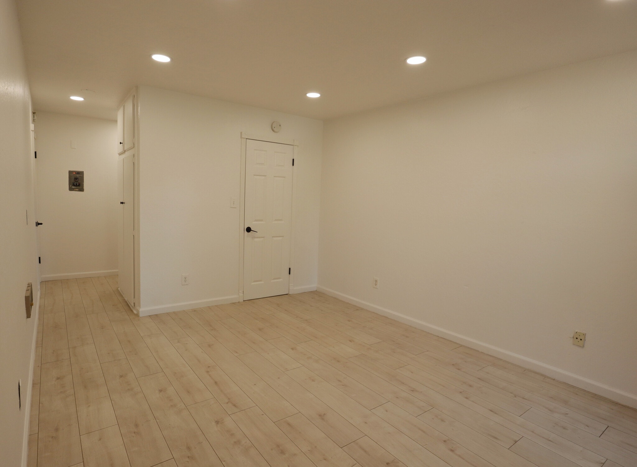 Building Photo - 1010 W MacArthur Blvd