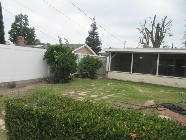 Building Photo - Charming 4-Bedroom Home in Granada Hills –...
