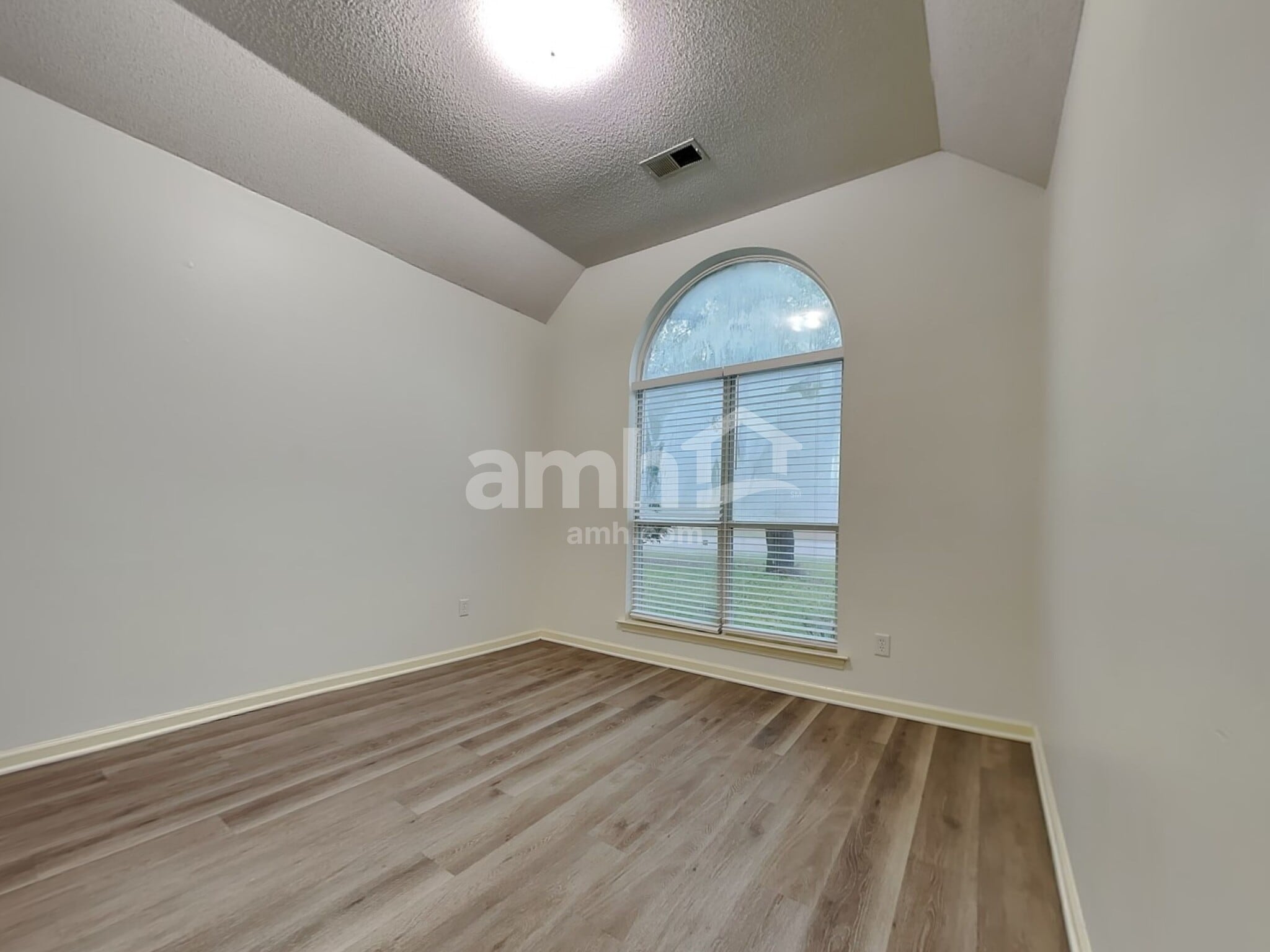 Building Photo - 6377 Braybourne Main