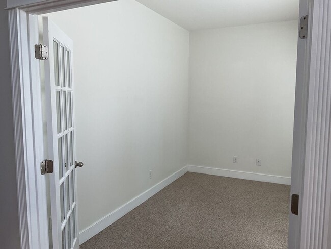 Building Photo - 4 Bedroom 2.5 Bathroom located in Old Mill...