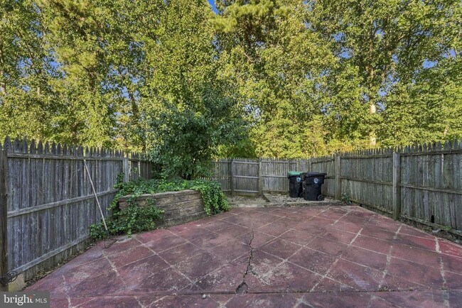 Building Photo - 8 Victoria Manor Ct