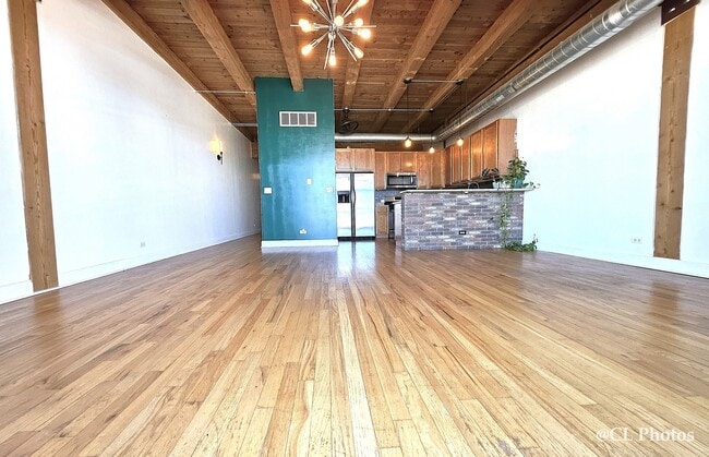 Building Photo - 500 N Damen Ave