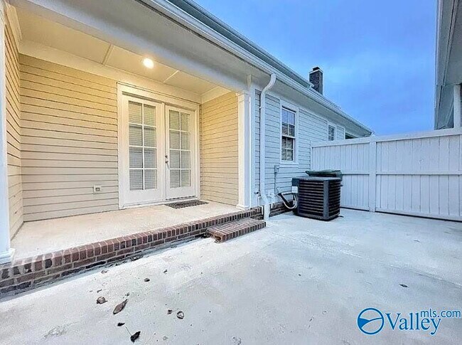 Building Photo - 50 Pine St