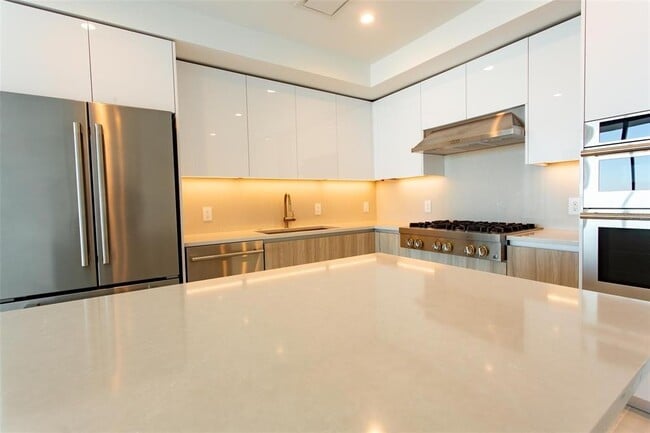 Building Photo - 400 Central Ave