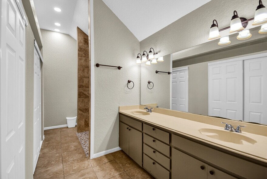 Building Photo - 1236 Sagebrush St