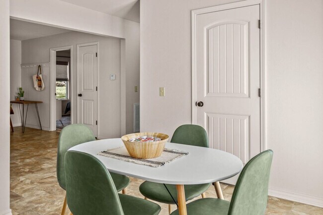 Building Photo - 145 Baxter Ln