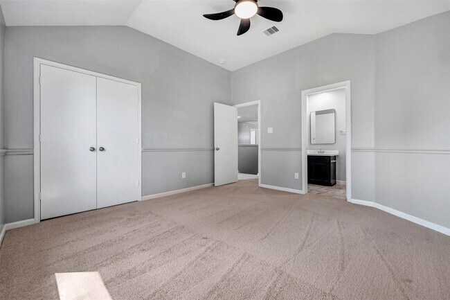 Building Photo - 22250 Queenbury Hills Dr