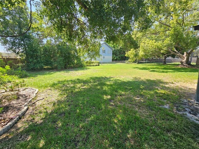 Building Photo - 4843 Camphor Ave