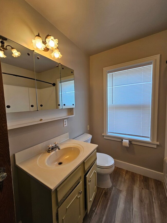 Building Photo - 4 BED | 2.5 BATH | DOUBLE GARAGE | WEST RAPID | FURNISHED