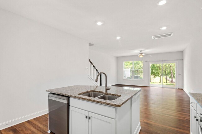 Building Photo - Beautifully Kept 2-Bedroom Townhome in Dur...