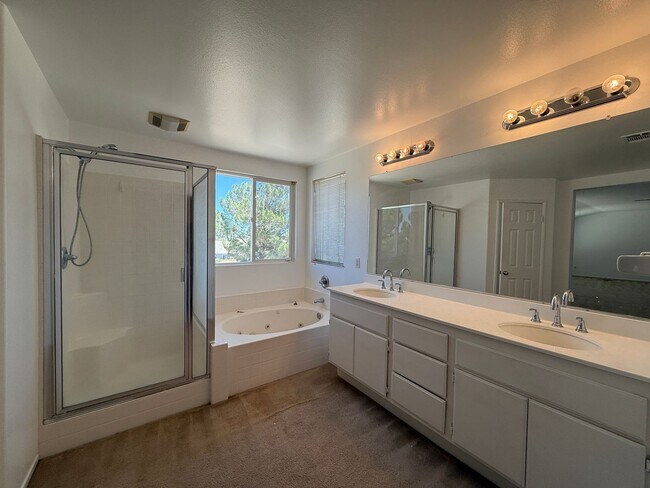 Building Photo - Palmdale 4 Bedroom + 3 Bath