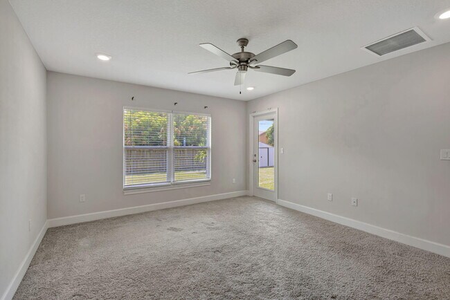 Building Photo - 6775 NW Abigail Ave
