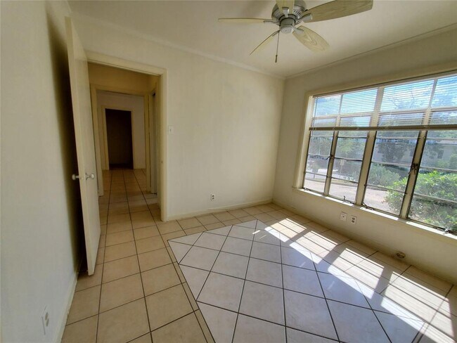 Building Photo - 3202 Grooms St