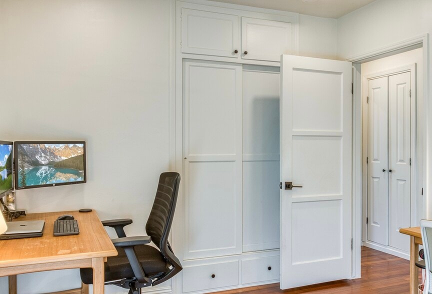 Building Photo - 2331 Belmont Ave