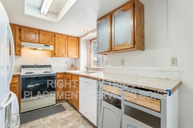 Building Photo - 2256 N Pawnee Ln