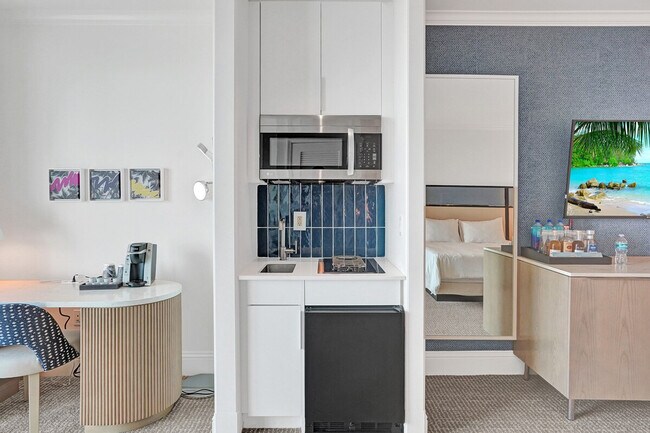 Building Photo - 4401 Collins Ave
