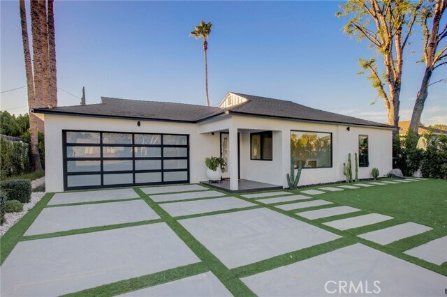 Building Photo - 8161 Encino Ave