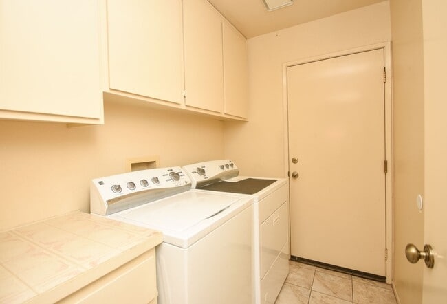 Building Photo - Single Story Spacious Home in Oceanside with a three car garage!