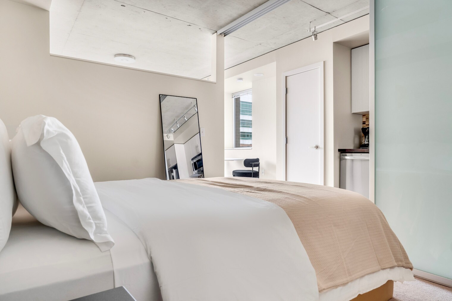 Building Photo - 101 Taylor Ave N