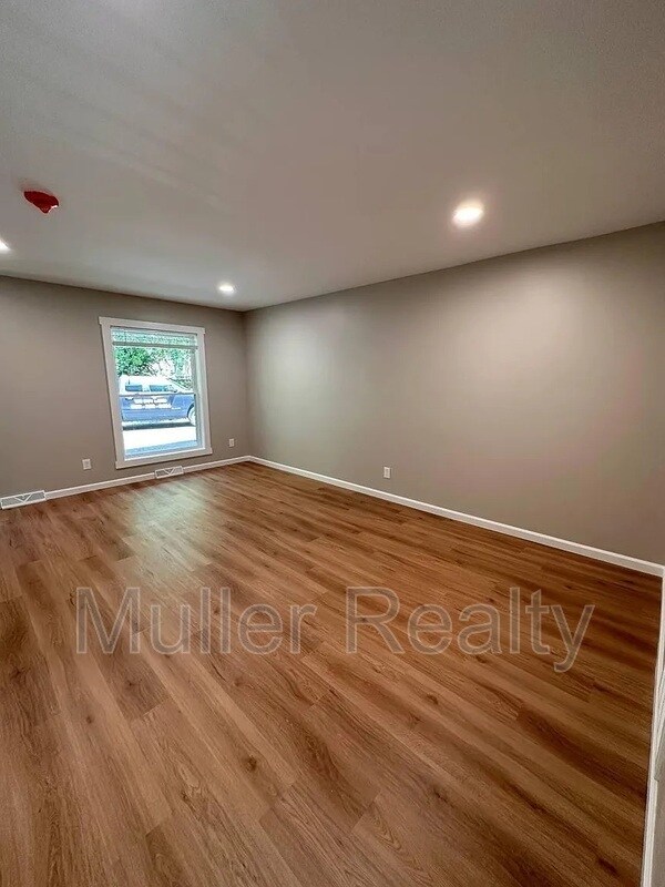 Building Photo - 3636 Old Valley View Dr