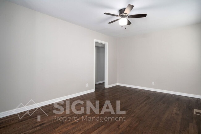 Building Photo - 3038 Highland Dr