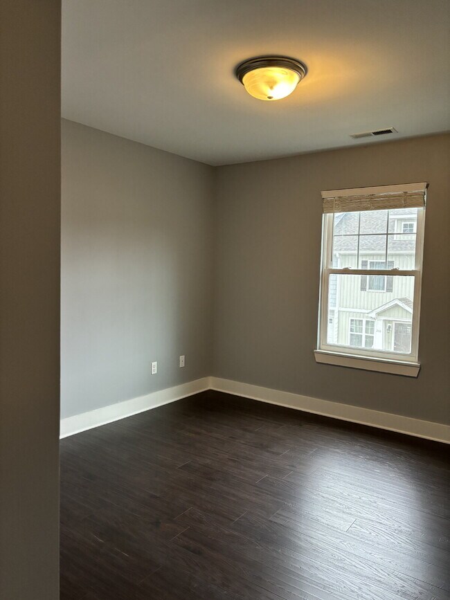 Building Photo - $500 Discount 1st month - 3 bedrooms/2.5 b...