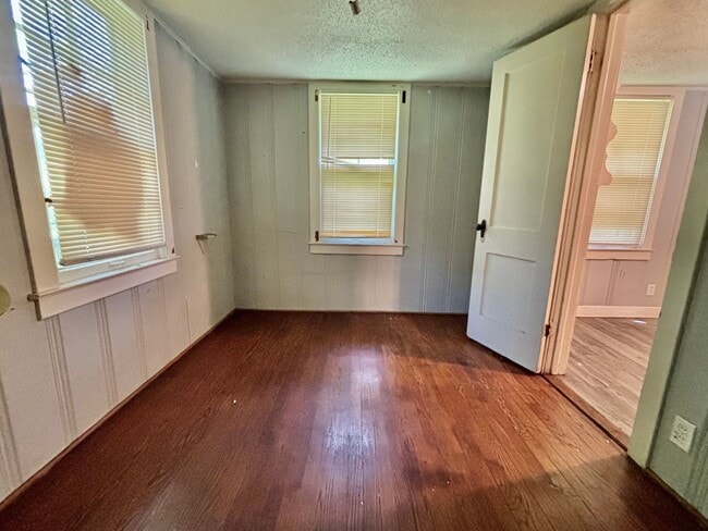 Building Photo - Charming 2-Bedroom Home with Bonus Spaces ...