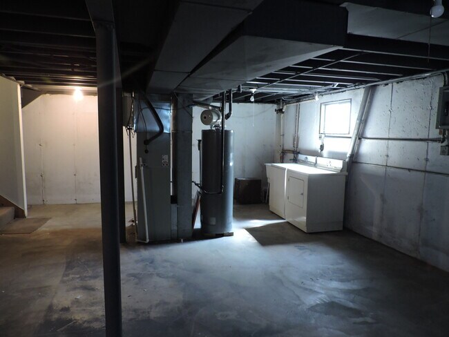 Building Photo - 407 Beechwood Dr