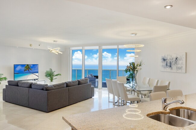 Primary Photo - 17201 Collins Ave