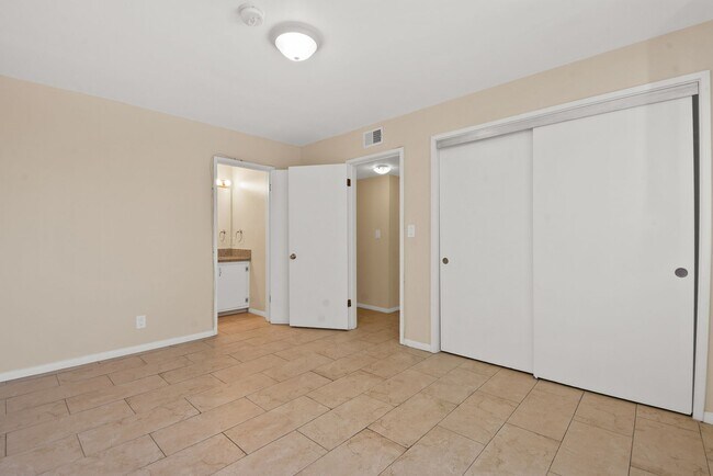 Building Photo - 129 N Cabrillo Ave