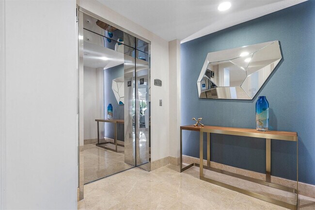 Building Photo - 715 Bayshore Dr