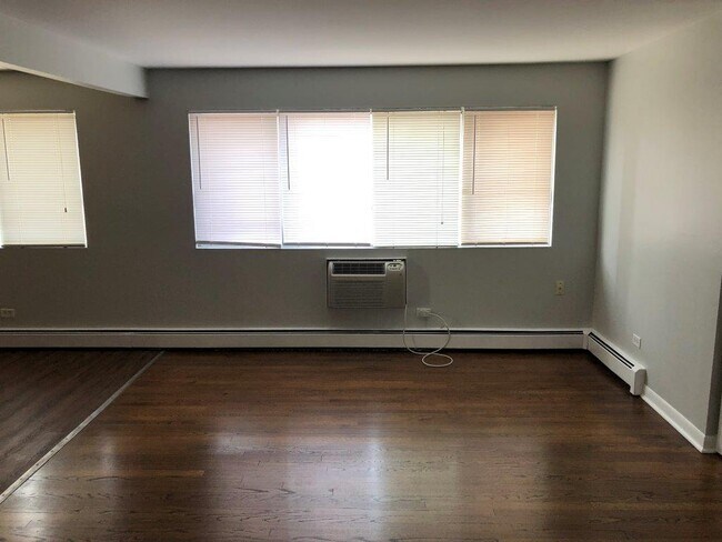 Building Photo - 8549 Grand Ave